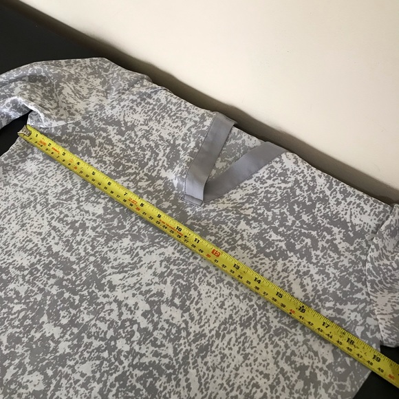 Kenneth Cole Select Women’s Blouse | Grey and White Split Neck Long Sleeve Top - Picture 11 of 12